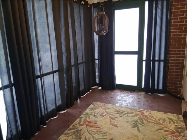 160 Chippewa Road, Pontiac, MI 48341