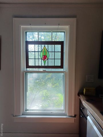 160 Chippewa Road, Pontiac, MI 48341