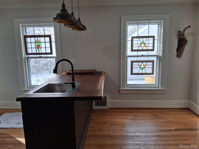 160 Chippewa Road, Pontiac, MI 48341