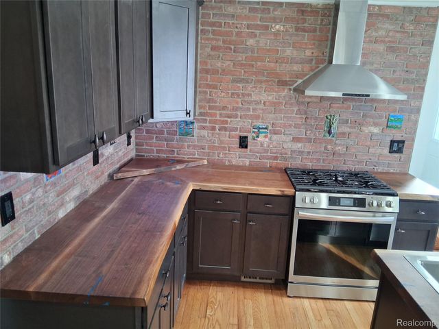 160 Chippewa Road, Pontiac, MI 48341