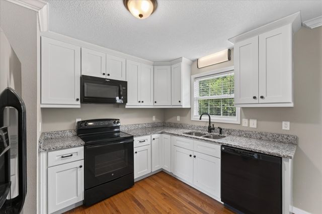 204 Ruf Dr, Oak Grove, KY 42262