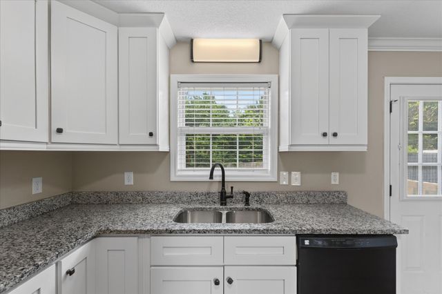204 Ruf Dr, Oak Grove, KY 42262