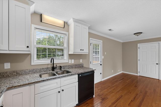 204 Ruf Dr, Oak Grove, KY 42262