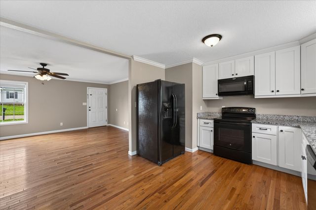 204 Ruf Dr, Oak Grove, KY 42262