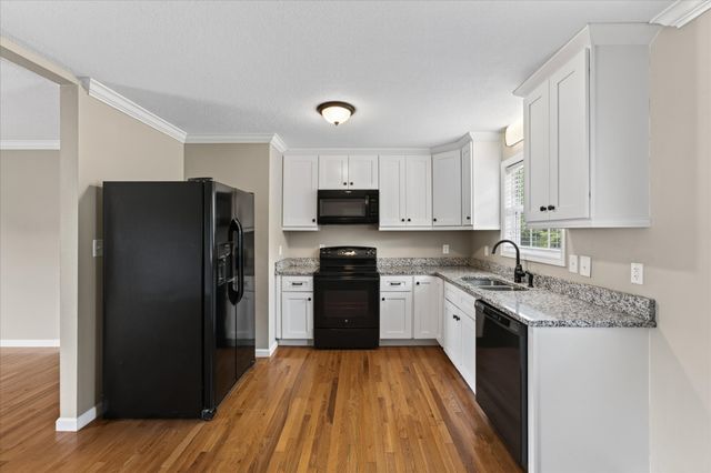 204 Ruf Dr, Oak Grove, KY 42262