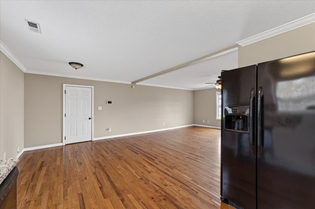 204 Ruf Dr, Oak Grove, KY 42262