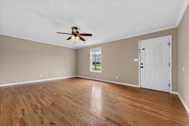 204 Ruf Dr, Oak Grove, KY 42262