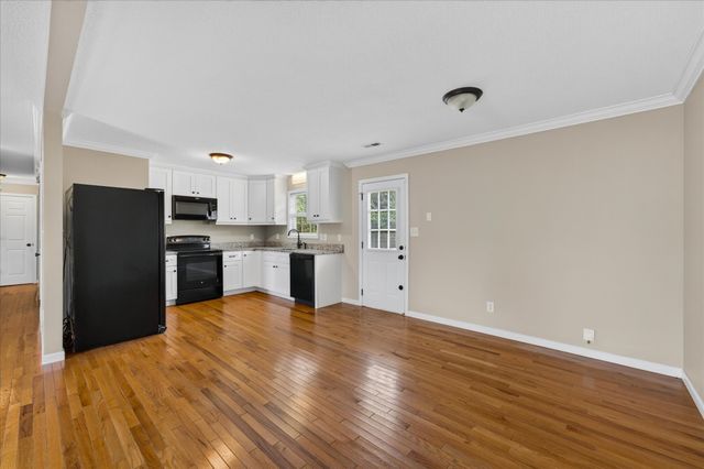 204 Ruf Dr, Oak Grove, KY 42262