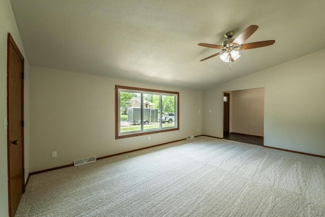 2421 Skyline DRIVE, West Bend, WI 53090