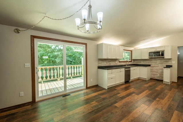 2421 Skyline DRIVE, West Bend, WI 53090