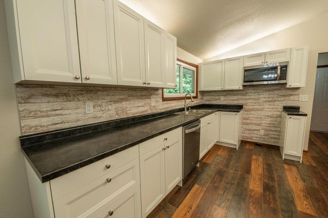2421 Skyline DRIVE, West Bend, WI 53090