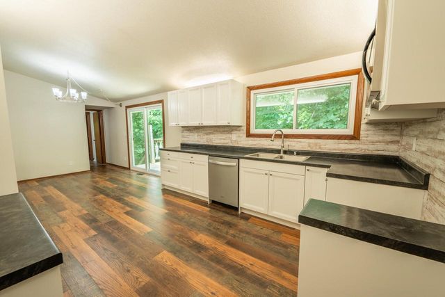 2421 Skyline DRIVE, West Bend, WI 53090