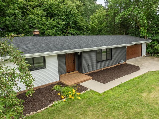 2421 Skyline DRIVE, West Bend, WI 53090