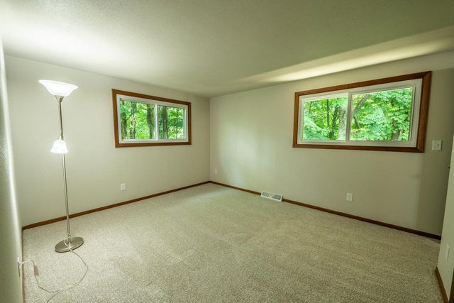 2421 Skyline DRIVE, West Bend, WI 53090