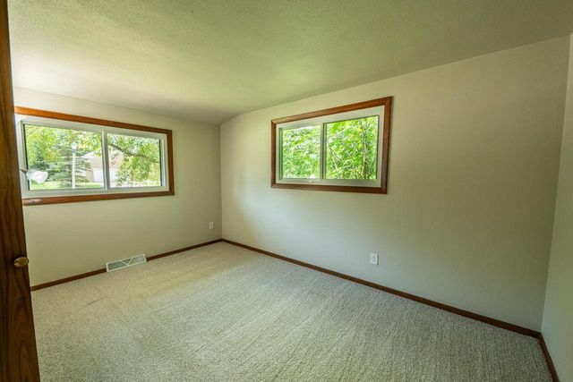 2421 Skyline DRIVE, West Bend, WI 53090