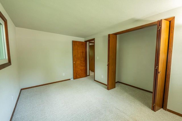 2421 Skyline DRIVE, West Bend, WI 53090
