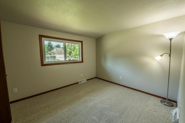 2421 Skyline DRIVE, West Bend, WI 53090
