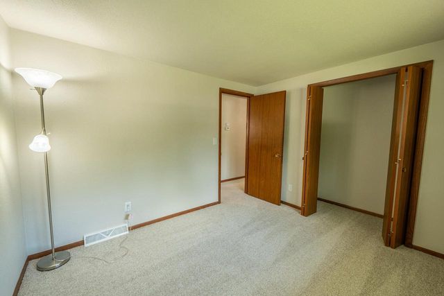 2421 Skyline DRIVE, West Bend, WI 53090