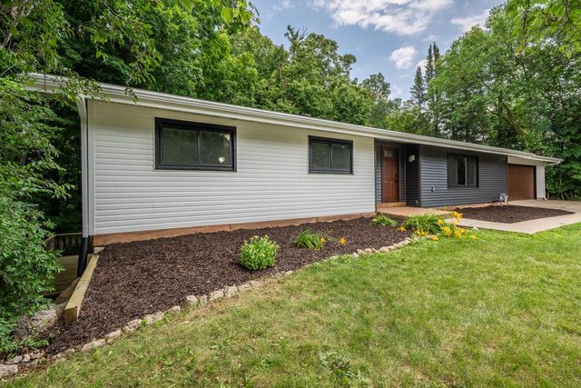2421 Skyline DRIVE, West Bend, WI 53090