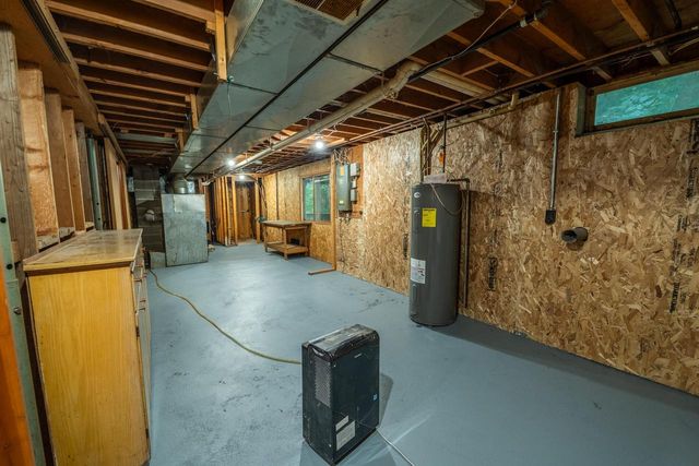 2421 Skyline DRIVE, West Bend, WI 53090