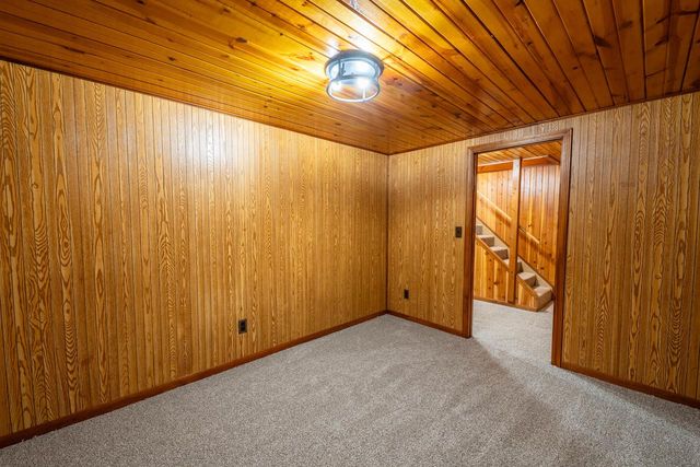 2421 Skyline DRIVE, West Bend, WI 53090
