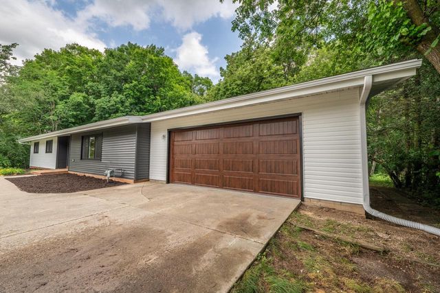 2421 Skyline DRIVE, West Bend, WI 53090