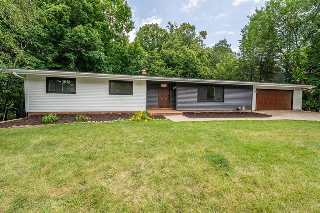 2421 Skyline DRIVE, West Bend, WI 53090