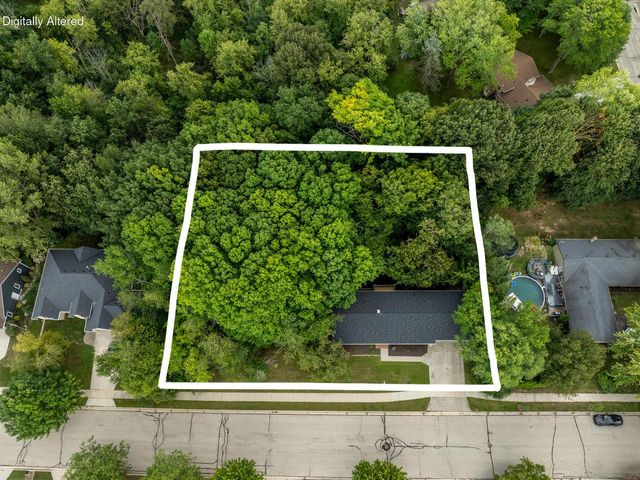2421 Skyline DRIVE, West Bend, WI 53090