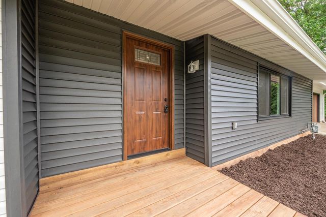 2421 Skyline DRIVE, West Bend, WI 53090