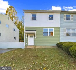 12 BOOKER CIR, New Castle, DE 19720