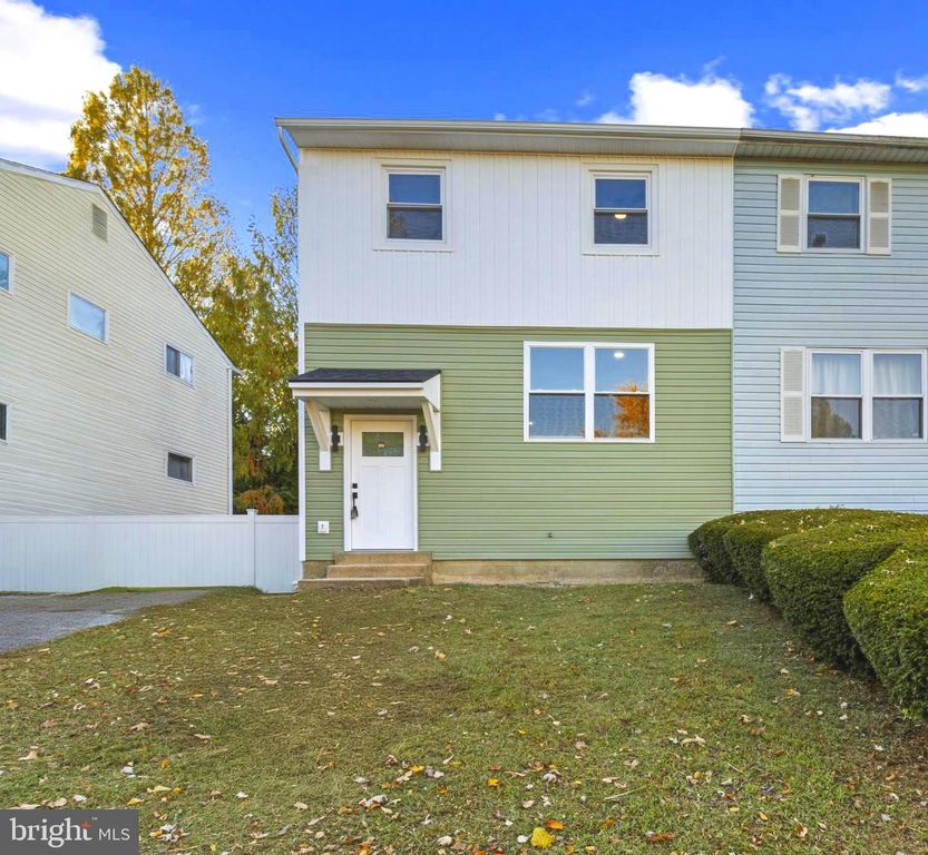 12 BOOKER CIR, New Castle, DE 19720