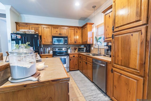 3101 Nicholson Lake Dr, Baton Rouge, LA 70810