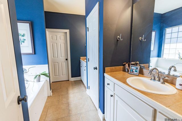 3101 Nicholson Lake Dr, Baton Rouge, LA 70810