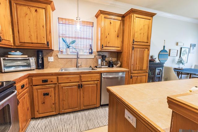 3101 Nicholson Lake Dr, Baton Rouge, LA 70810