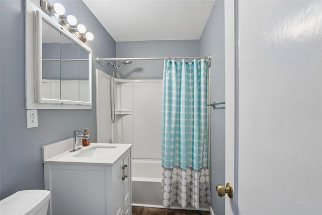3700 37th Street, Des Moines, IA 50310