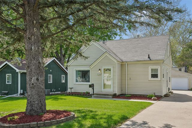 3700 37th Street, Des Moines, IA 50310