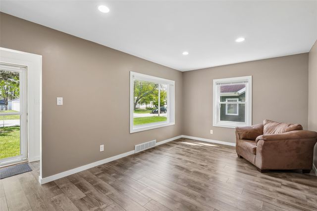 3700 37th Street, Des Moines, IA 50310