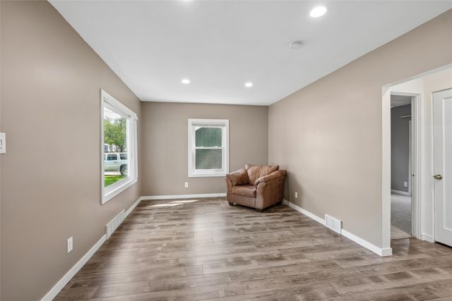 3700 37th Street, Des Moines, IA 50310