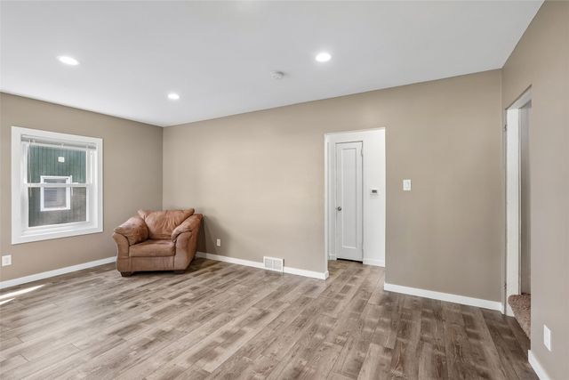 3700 37th Street, Des Moines, IA 50310