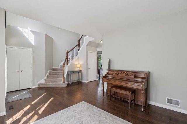 197 E Old Mill Trail, Antioch, IL 60002