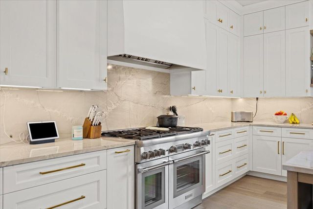 52960 Trailwood Drive, South Lyon, MI 48178