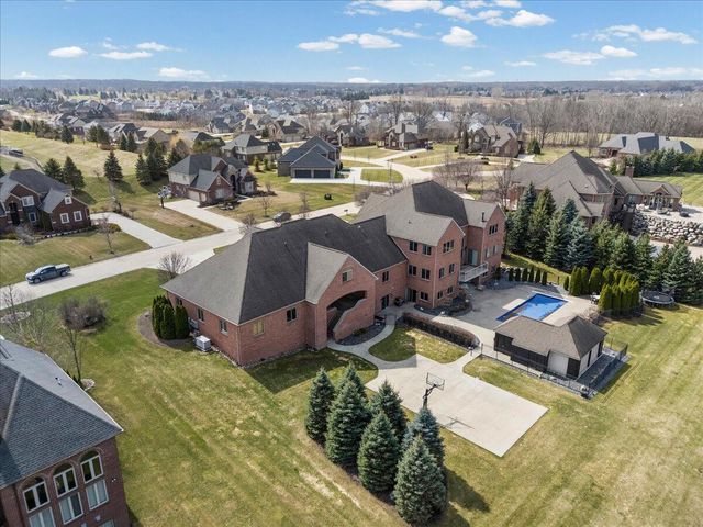 52960 Trailwood Drive, South Lyon, MI 48178