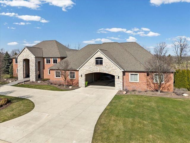 52960 Trailwood Drive, South Lyon, MI 48178