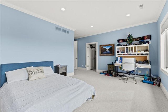 52960 Trailwood Drive, South Lyon, MI 48178