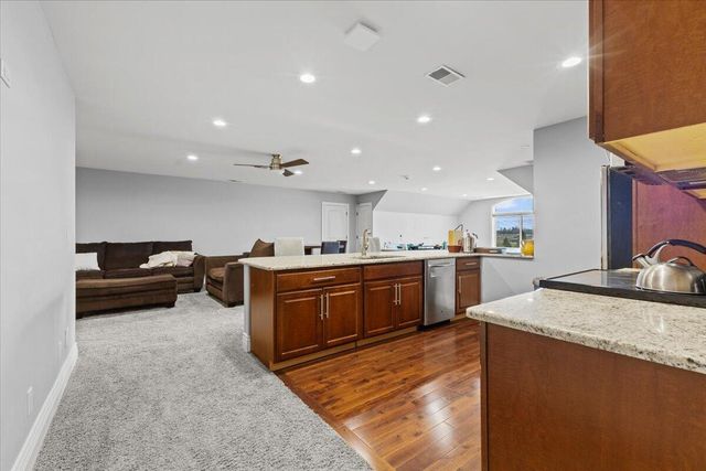 52960 Trailwood Drive, South Lyon, MI 48178