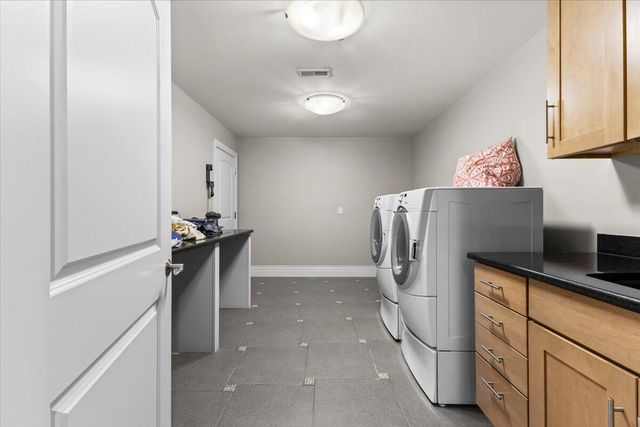 52960 Trailwood Drive, South Lyon, MI 48178