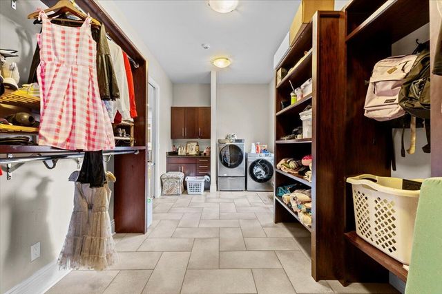 52960 Trailwood Drive, South Lyon, MI 48178