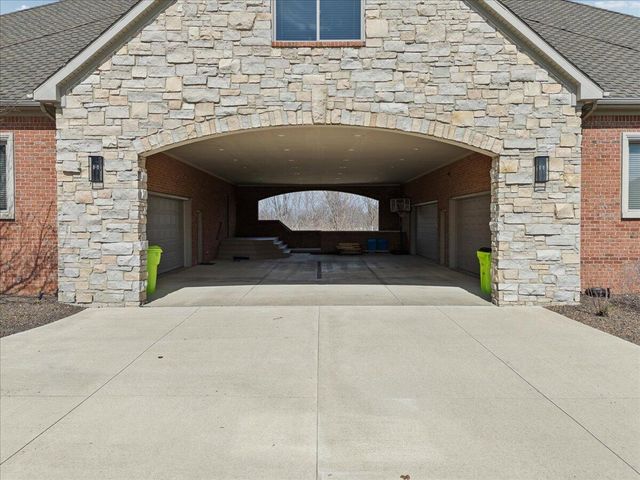 52960 Trailwood Drive, South Lyon, MI 48178