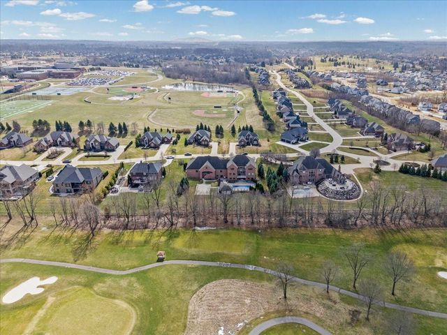 52960 Trailwood Drive, South Lyon, MI 48178