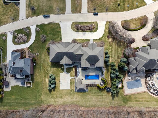 52960 Trailwood Drive, South Lyon, MI 48178